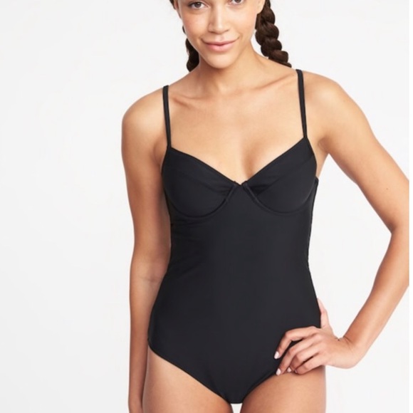 black swimsuits with underwire